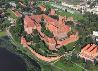 5 неймовірних замків у Польщі, від яких захоплює дух