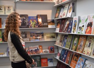 Мода на читання. У Варшаві розпочався книжковий ярмарок (ФОТО)