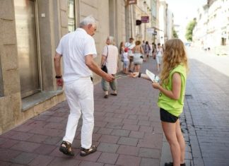 В Польше разрешат нанимать на работу 15-летних подростков