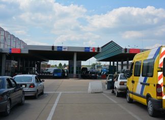 На территории Украины ограничили передвижение грузовых автомобилей