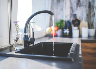У Варшаві знизили ціни на воду