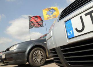 Хто може без податку ввозити “євробляхи” до України