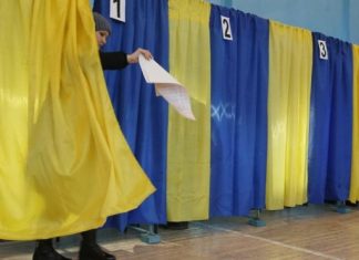 В Варшаві розпочала роботу дільнична виборча комісія