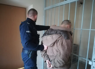Викрали авто, розгромили квартиру і ображали поліцейських: двоє українців влаштували п’яний дебош в Легіоново